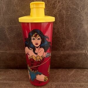 Tupperware Wonder Woman 16oz Flip Top Tumbler‎ (U)